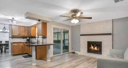 Friendly room in beautiful Orlando with AC, WiFi