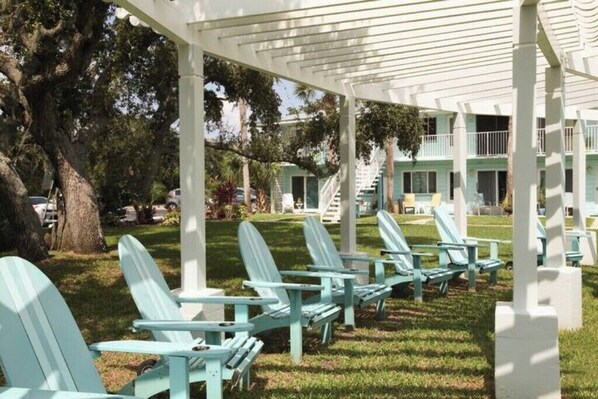 Property grounds - The Dancing Octopus Condo @ Coronado Arms (New Smyrna Beach)