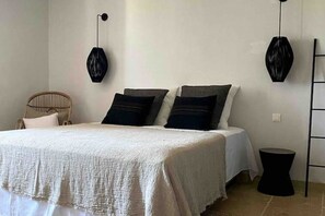 4 slaapkamers, een strijkplank/strijkijzer, wifi, beddengoed