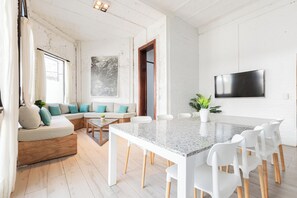 Maison, vue ville | Coin séjour