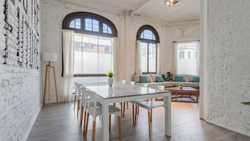Casa, vista a la ciudad | Área de sala de estar