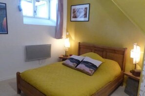 3 makuuhuonetta, silitysrauta/-lauta, Wi-Fi, vuodevaatteet