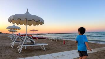 Am Strand, weißer Sandstrand