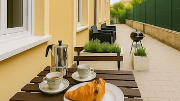 Comfort apartman, teraszos udvar, kilátással a tengerpartra | Terasz/udvar
