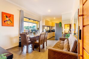 Apartment | Living room - Jacuzzi Privativa com AC em Maresias (São Sebastião)