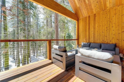 Donner Summit - Hot Tub, Fireplace & Mountain Views