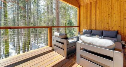 Donner Summit - Hot Tub, Fireplace & Mountain Views