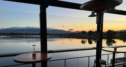 Amazing Water View w Jacuzzi Sky Lounge