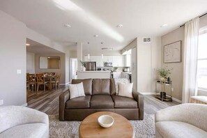 Apartment | 2 bedrooms - Amazing Water View w Jacuzzi Sky Lounge (Sparks)