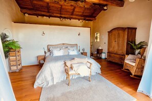 1 bedroom, desk, iron/ironing board, WiFi