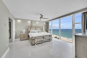 2 bedrooms, iron/ironing board, travel cot, WiFi - Luxury Ocean Front Condo on Beach, Full Ocean View (Fort Lauderdale)