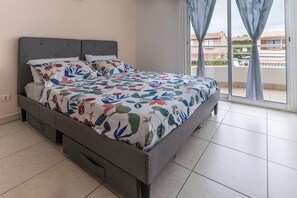 2 bedrooms, iron/ironing board, free WiFi, bed sheets - Proche Thalazur et plages, Parking privé, Piscine (Antibes)