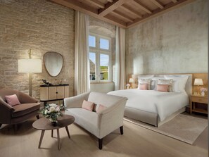 Suite Commaraine | In-room safe, blackout drapes, soundproofing, iron/ironing board