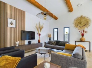 Living area - House at the foot of the Alpilles (Saint-Rémy-de-Provence)