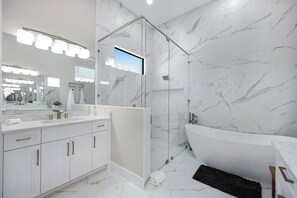 Shower, hair dryer, bidet, towels