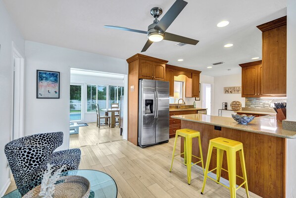 Interior - Summer Fall Sale! Beach Daze-Heated Pool-Walk to Beach-Pickleball close! (Naples)