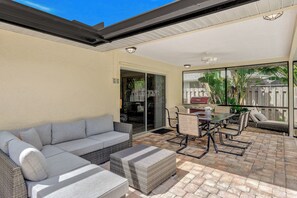 تناول الطعام بالخارج