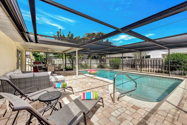 حمّام سباحة مُدفَّأ