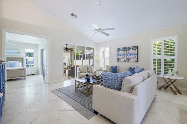 Smart TV - Life's a Beach - Approx 1 Mile To The Beach!  Heated Pool, Complimentary House Attendant on Call! (Naples)