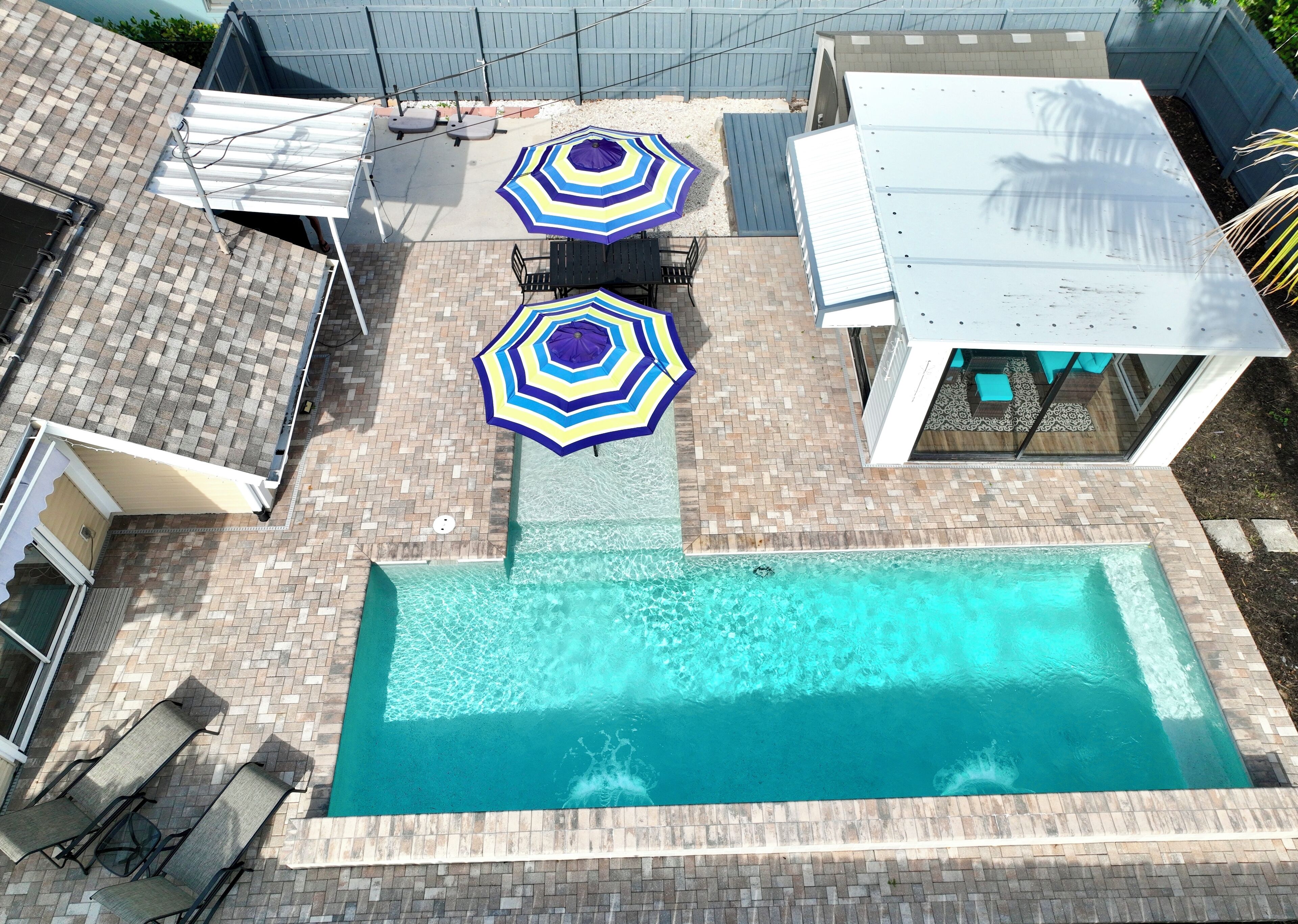 Een verwarmd zwembad