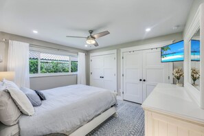 3 bedrooms, iron/ironing board, free WiFi, bed sheets - Sunny Side! – Southern Exposure - Heated Saltwater Pool! Walk to Beach! (Naples)