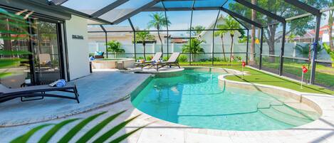 حمّام سباحة مُدفَّأ