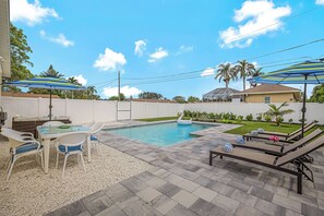 حمّام سباحة مُدفَّأ