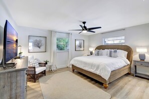 3 bedrooms, iron/ironing board, free WiFi, bed sheets - Paradise Palms - Luxury - 1 Mile To The Beach! - Heated Pool - Southern Exposure (Naples)