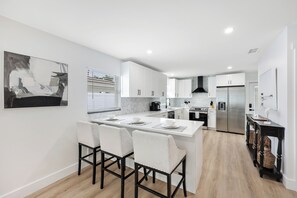 Fridge, microwave, oven, stovetop - Paradise Palms - Luxury - 1 Mile To The Beach! - Heated Pool - Southern Exposure (Naples)