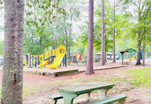 Children’s area - Spacious 3Bed, 2Bath Home for Corporate Stays, Contractors/Healthcare Providers (Lyons)