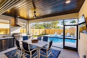 تناول الطعام بالخارج