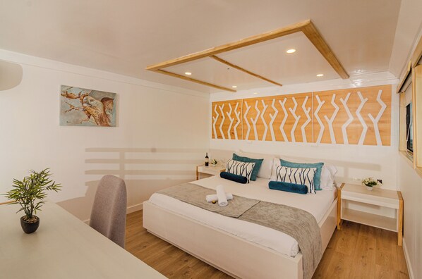 Deluxe Cabin, Ocean View | Room amenity