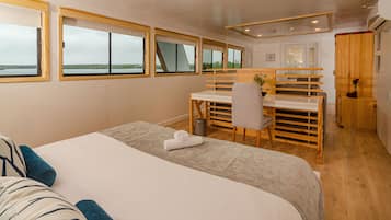 Deluxe Cabin, Ocean View | Room amenity