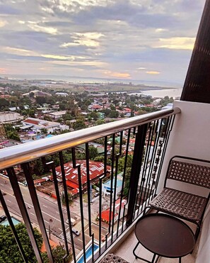 Balcony - Bella Suite Bacolod (Bacolod)