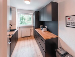 Kühlschrank, Ofen, Herdplatte, Geschirrspüler