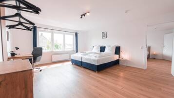 3 bedrooms, desk, iron/ironing board, travel crib