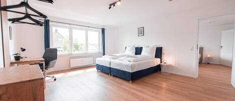 3 bedrooms, desk, iron/ironing board, travel crib