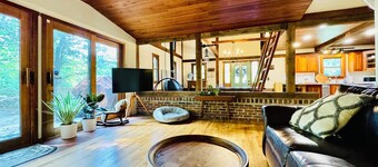 Nature Lover’s Cabin Retreat - private 24 acres w/trails and pond!