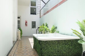 Baignoire à remous extérieure