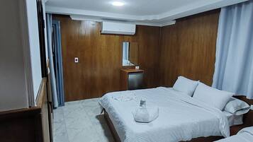 Junior Duplex | Minibar, in-room safe, desk, laptop workspace