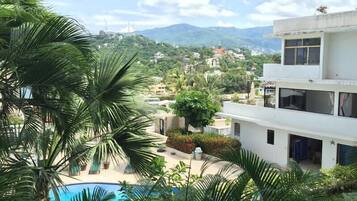 Vista frontal de la propiedad