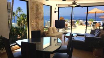 Superior Apartment | Dining room