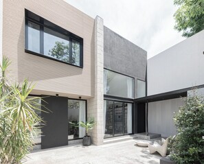 Front of property - MOT Honduras 5700 (Buenos Aires)