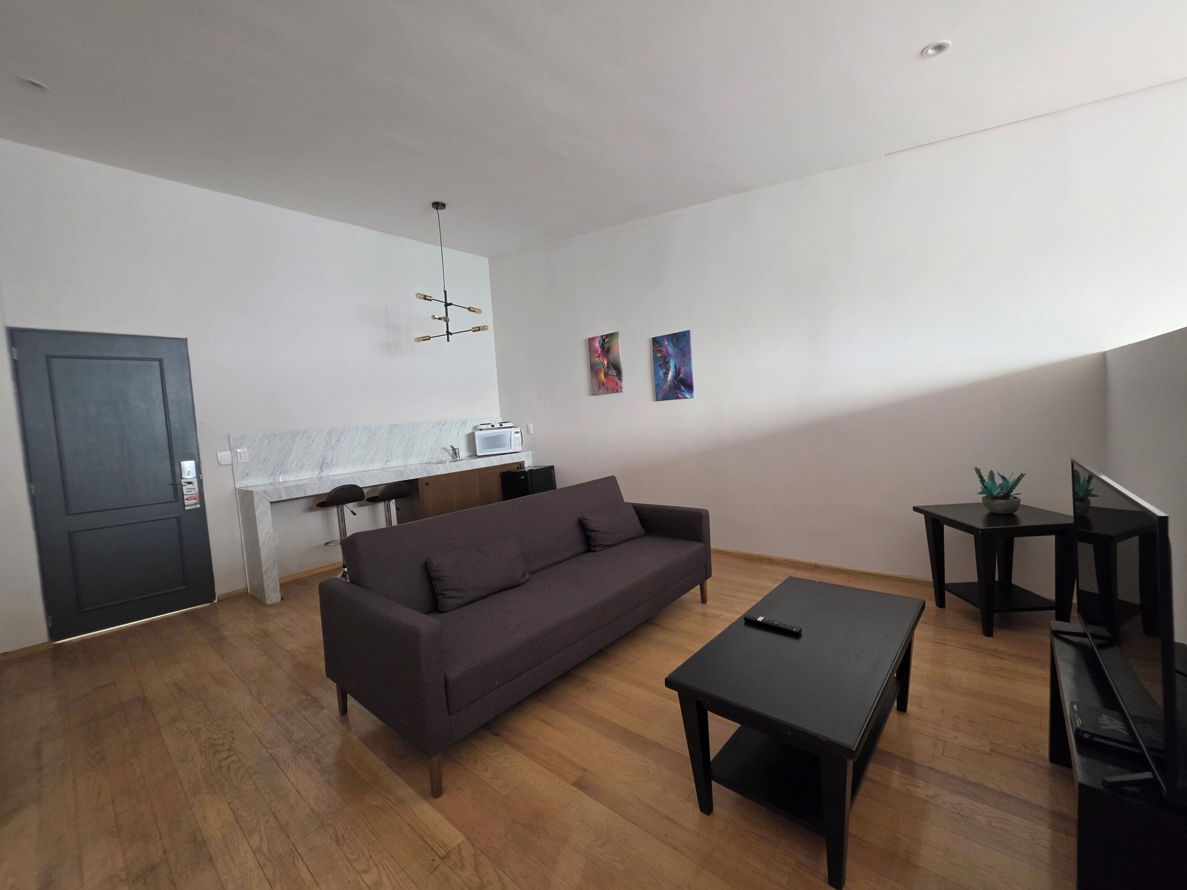 Basic Room | Living area | 45-inch flat-screen TV with cable channels