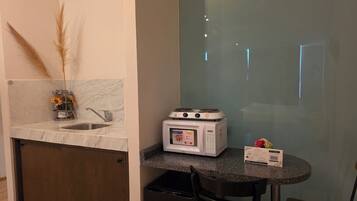 Basic Room | Private kitchen | Espresso maker, cookware/dishes/utensils
