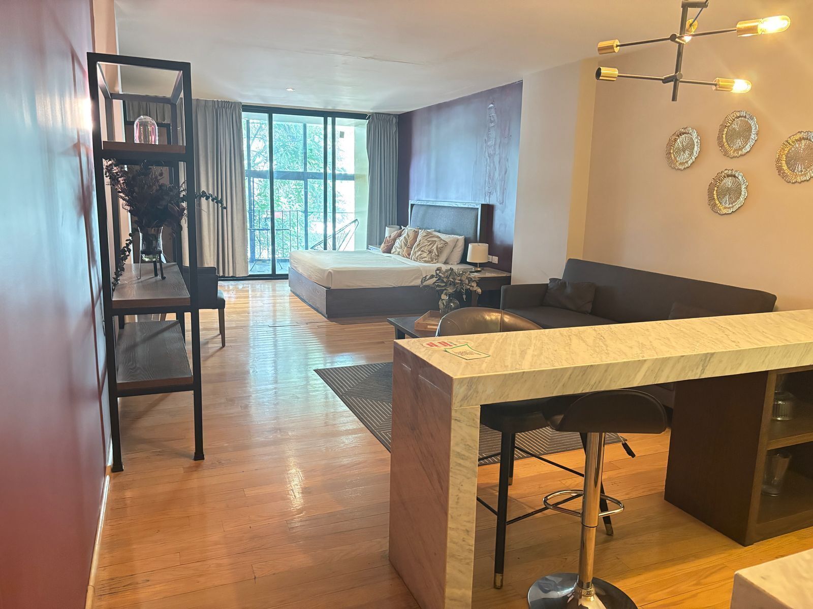 Suite estudio Deluxe, balcón | Ropa de cama de alta calidad, escritorio, wifi gratis y ropa de cama 