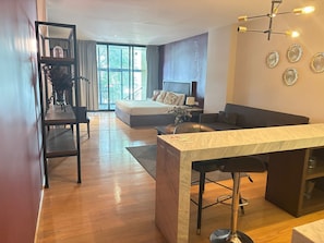 Literie de qualité supérieure, bureau, Wi-Fi gratuit, draps fournis