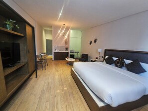 Basic Room | Premium bedding, desk, free WiFi, bed sheets - Cerca de ti Residencia  (Mexico City)