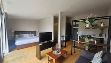 Suite studio Deluxe, balcon | 1 chambre, literie de qualité, bureau, accÚs au Wi-Fi (inclus)