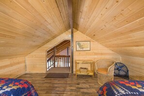 3 bedrooms, travel cot, free WiFi, bed sheets